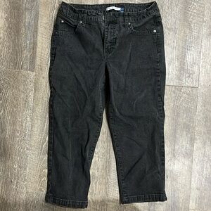 Black capri jeans
